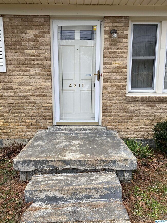 Building Photo - 4211 Tee Jay Dr NW