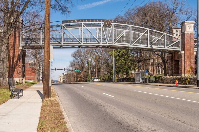 Building Photo - Awesome 1BE/1BA Condo in the heart of West End!