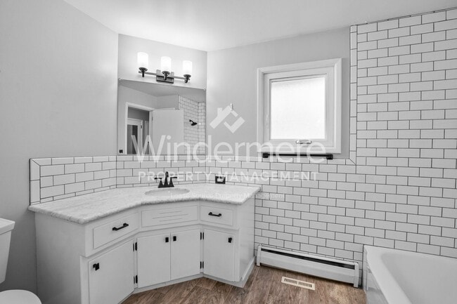 Building Photo - Fantastic Updated South Hill Rancher 3 Bedroom 2 Bath with Hardwood throughout