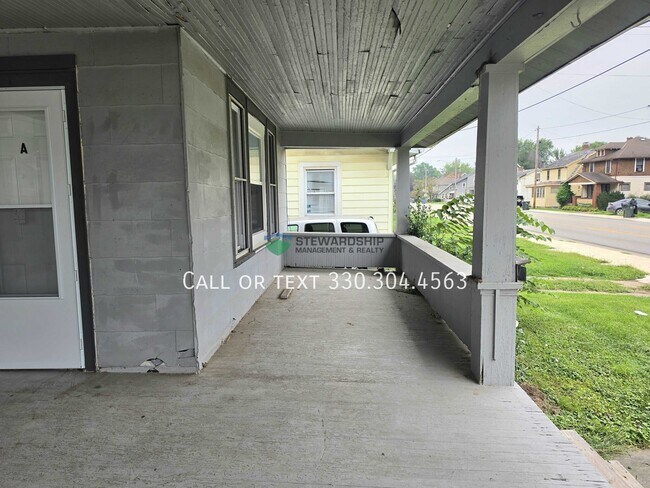 Building Photo - 885 Wales Rd NE