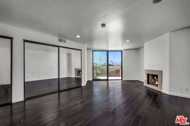 Building Photo - 7301 Vista Del Mar