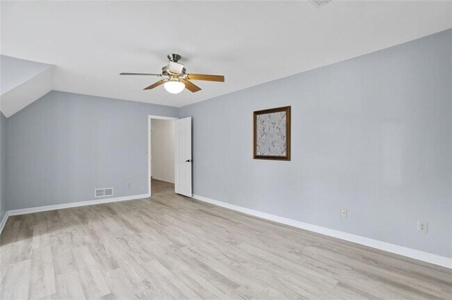 Building Photo - Beautifully Renovated 5-Bedroom, 4-Bath Home on Full Finished Basement!