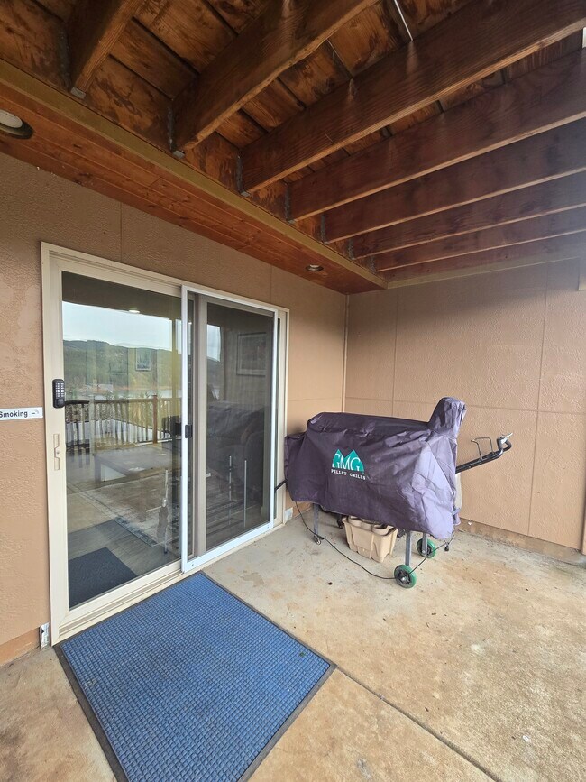 Building Photo - 6308 Lake Pointe Wy