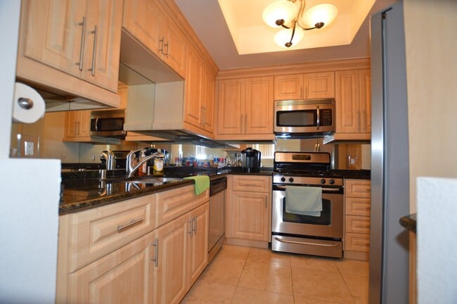 Building Photo - Meridian - Top-Floor 1 Bedroom | 1 Bath with City Views