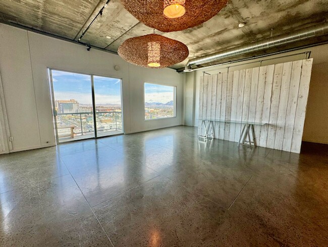 Building Photo - Gorgeous downtown loft at SoHo!