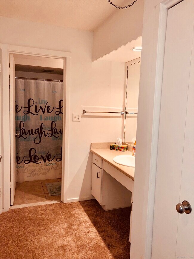 Building Photo - 61 Heritage Vlg