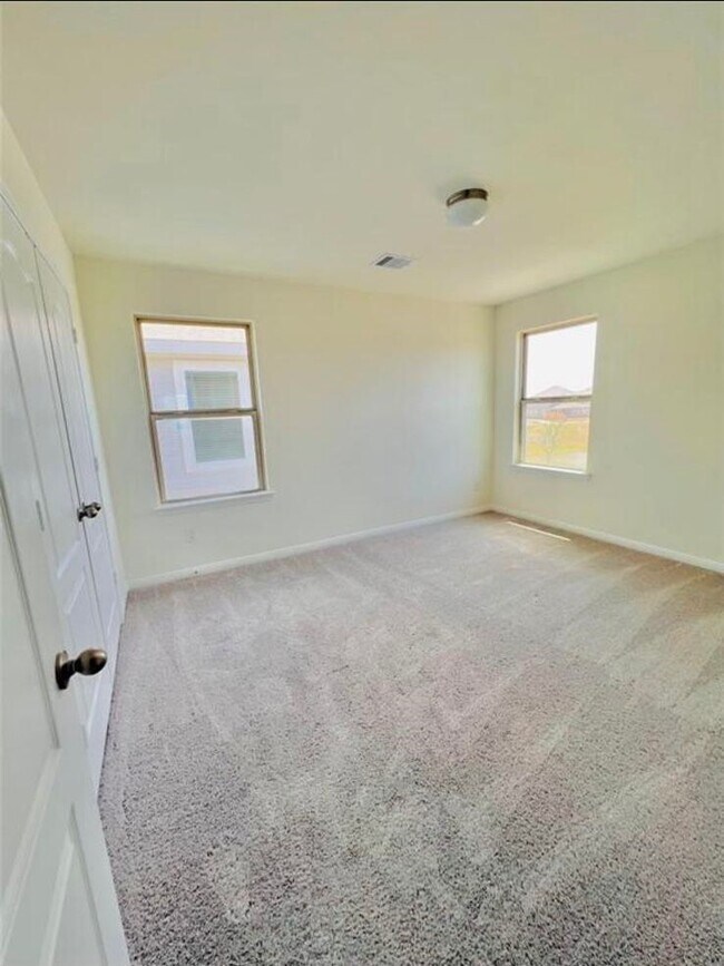 Building Photo - 4939 Hickory Deer Ln