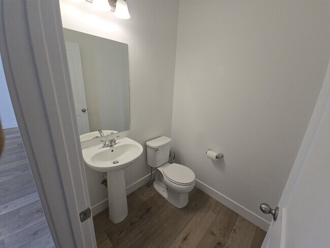 Building Photo - 754 E 950 N