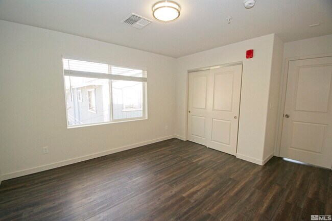 Building Photo - 626 Valley Rd