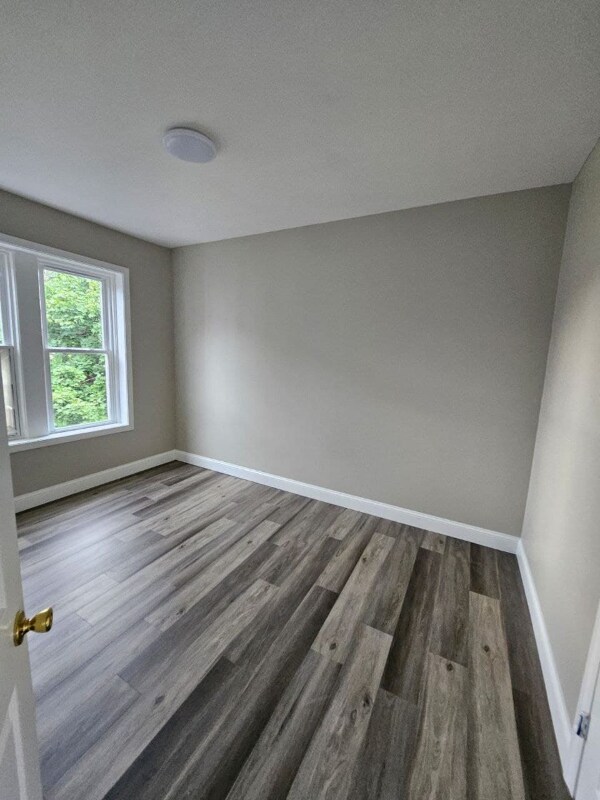 Building Photo - 123 Walnut St