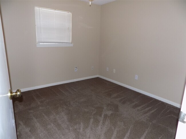 Building Photo - 22623 River Birch Dr