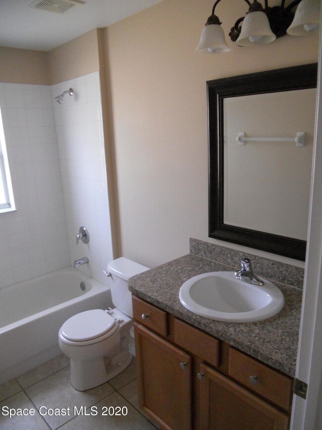 Building Photo - 599 Evergreen St NE