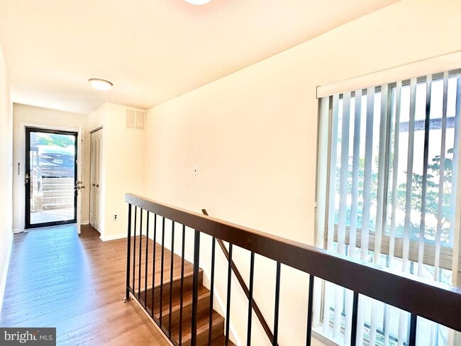 Building Photo - 626 15th St S