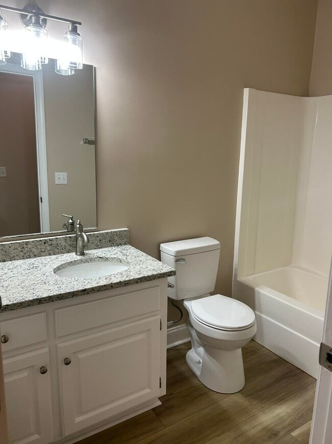 Building Photo - 3421 Beacon Dr