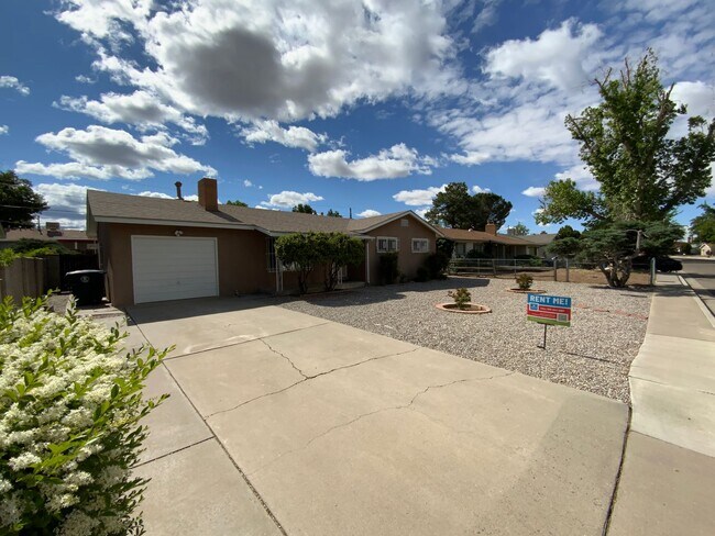 Building Photo - 3 Bedroom Single Story Home Available Near...