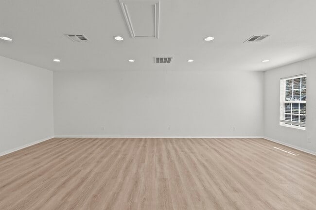 Building Photo - 1132 18th Ave N