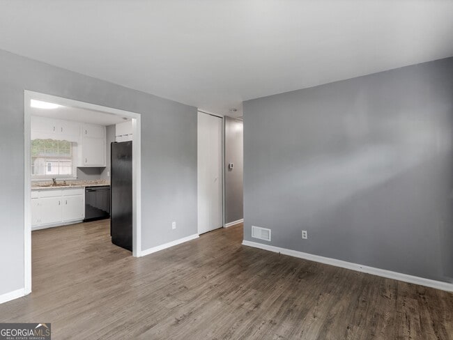 Building Photo - 836 Oakdale Dr