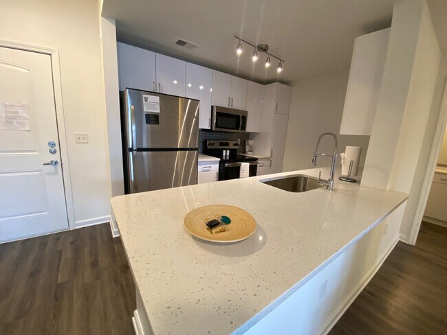 Building Photo - 555 14th St NW