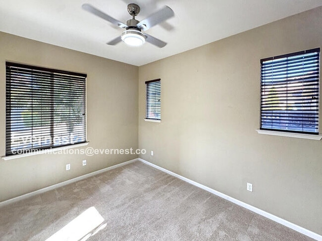 Building Photo - 246 W Recreo Way