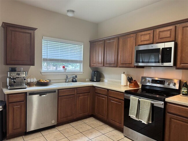 Building Photo - 2107 Charlotte Estates Dr