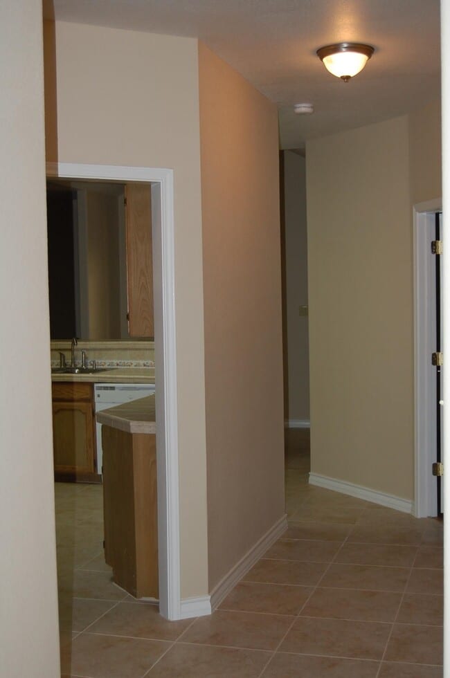 Building Photo - 230 New Castle Dr