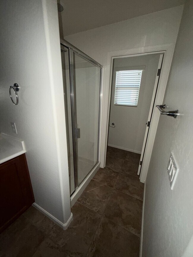Building Photo - Beautiful 3 bedroom home in Gilbert! NEW CARPET NEW PAINT