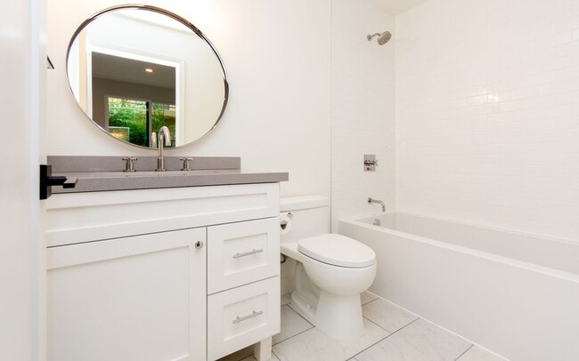 Building Photo - Want to live in the Carlsbad Village!