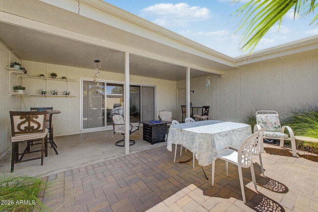 Building Photo - 10454 W Palmeras Dr