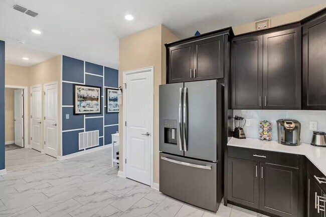 Building Photo - 9016 Sommerset Hills Dr