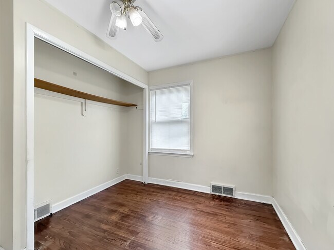 Building Photo - 830 Loomis St