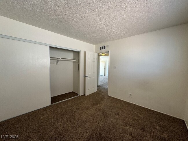 Building Photo - 922 N 1st St