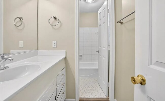 Building Photo - 4419 Forest Walk Dr