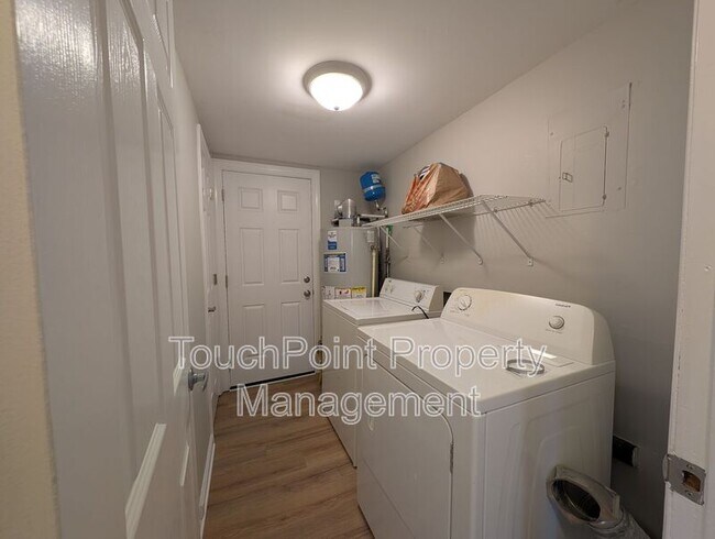 Building Photo - 3331 Donovan Pl