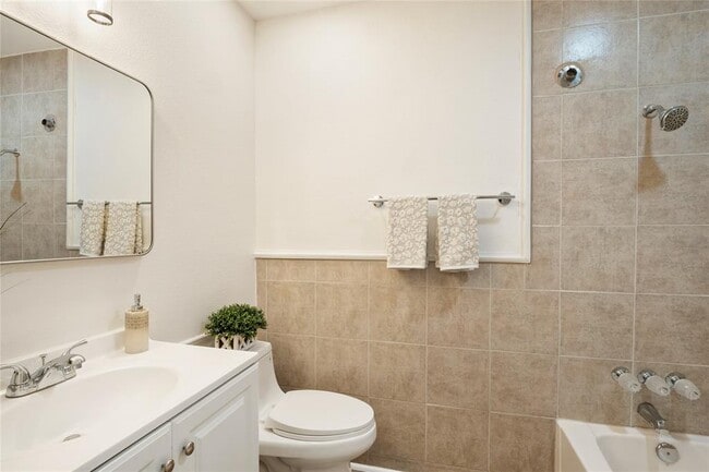Building Photo - 4913 Hawk Cove