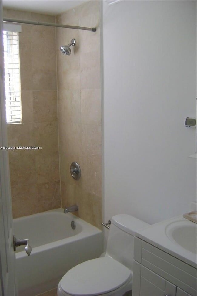 Building Photo - 4812 Pine Tree Dr