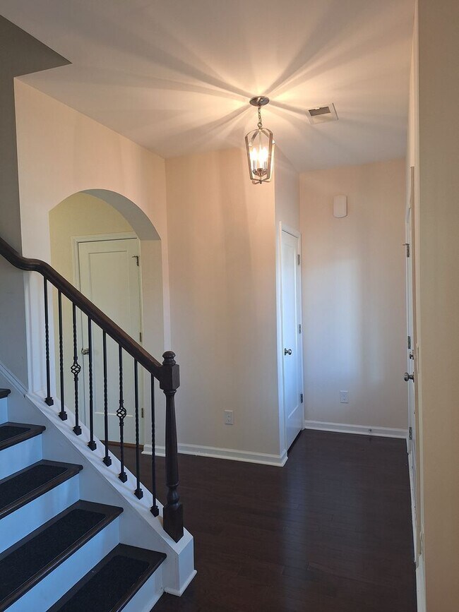 Building Photo - Superb Home Located in the Catawba Hills Neighborhood!