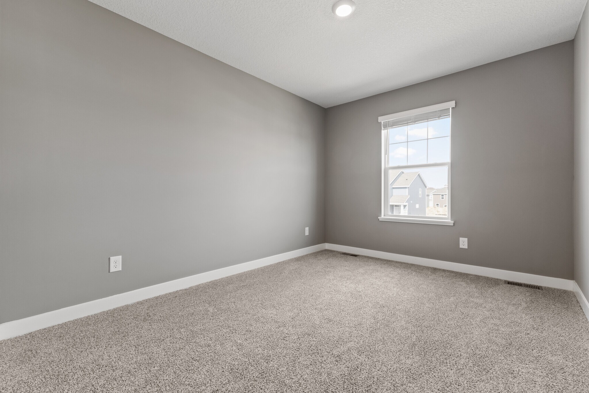 Building Photo - 12678 Erskin St NE