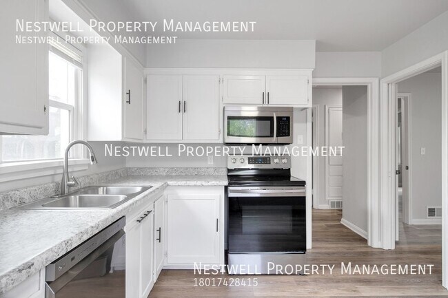 Building Photo - Great 4-bed Townhome in South Salt Lake