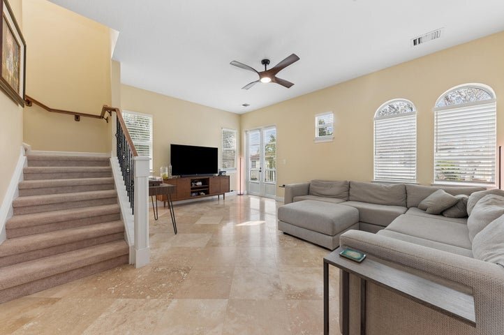 Building Photo - 41 Via Floresta Dr