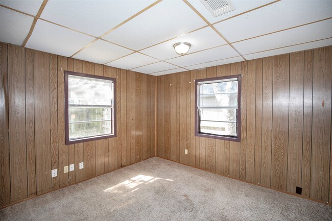 Building Photo - 1805 Oriole Dr