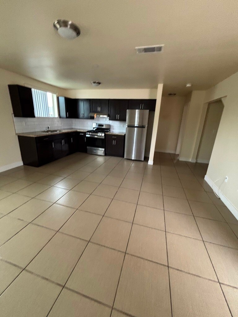 Building Photo - 7710 S Hoover St