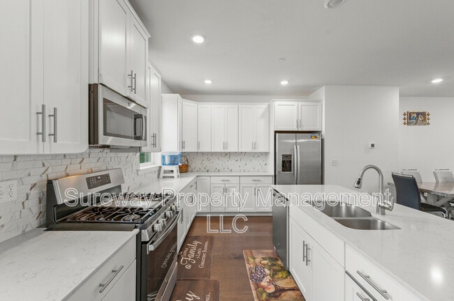Building Photo - 1806 Swales Ct