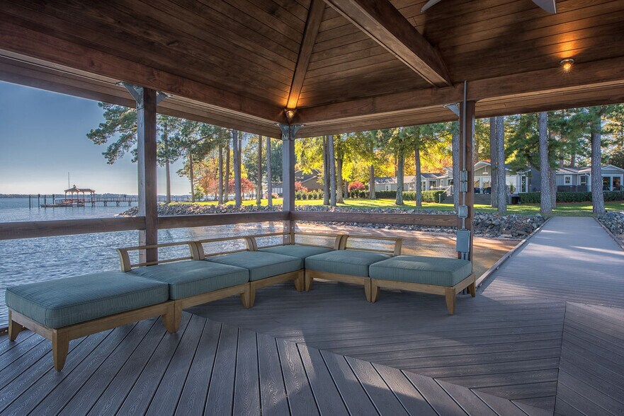 Building Photo - 727 Isle of Pines Rd