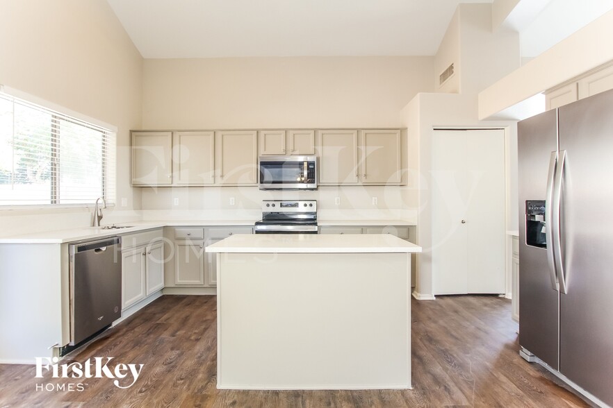 Building Photo - 12694 W Flower St