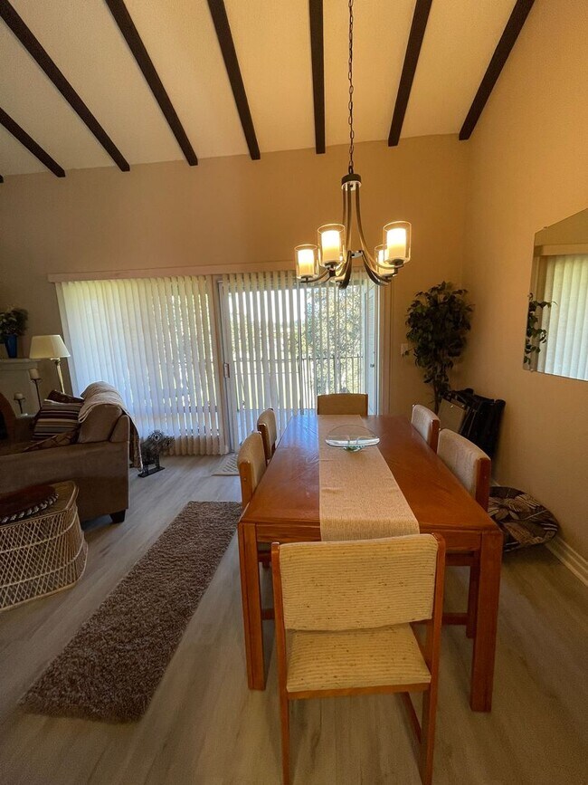 Building Photo - Charming 3Br/2Ba Updated Fully Furnished Vacation Rental W/ Golf Course View