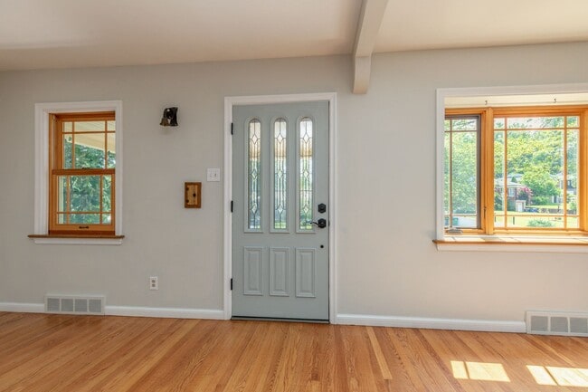 Building Photo - 2BD/2BATH Rockhill Home!