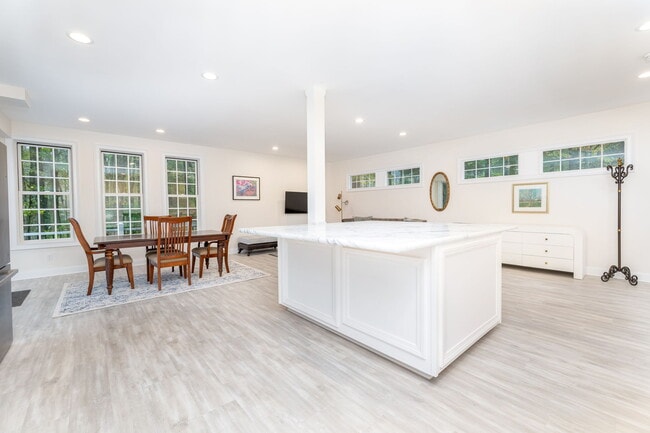 Building Photo - 235 White Deer Rocks Rd