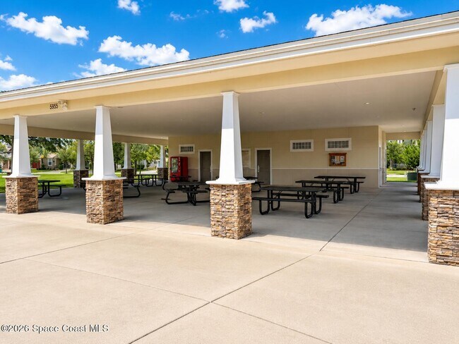 Building Photo - 3450 Brunot Cir