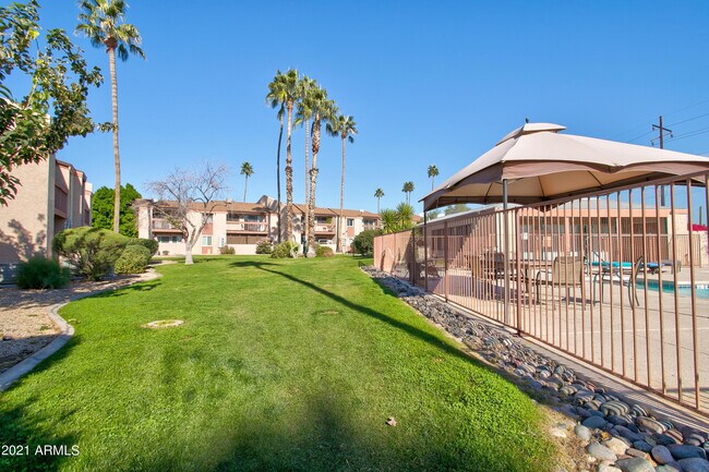 Building Photo - 7550 N 12th St