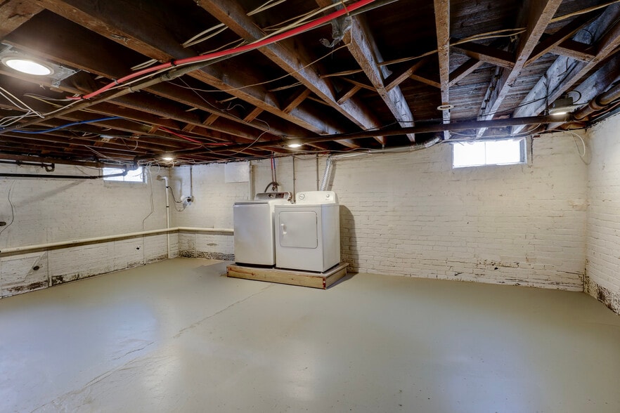 Building Photo - 37 Waverly Pl